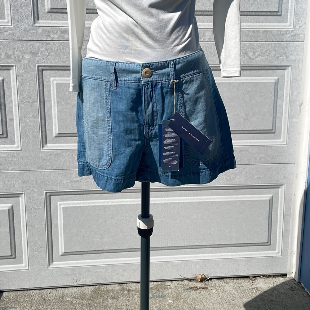 Tommy Hilfiger short size 6